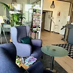 Contact Solana, Mendesfrance ホテル ニオール