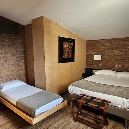 Contact Solana, Mendesfrance 酒店 尼奥尔