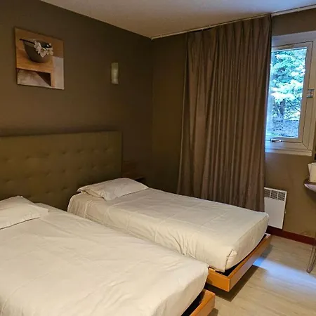 Contact Solana, Mendesfrance Otel