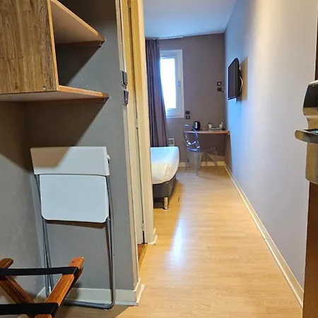 Contact Solana, Mendesfrance Hotel