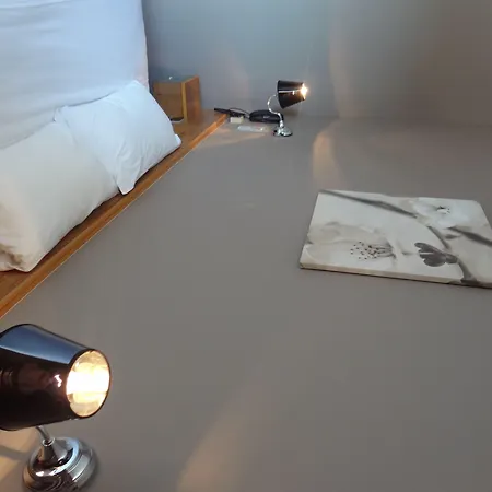 Contact Solana, Mendesfrance 酒店 尼奥尔