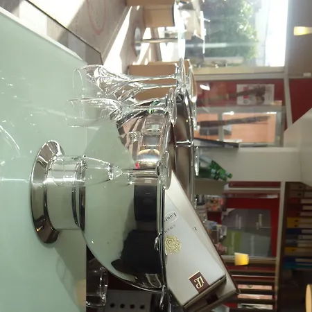 Hotel Contact Solana, Mendesfrance 3*