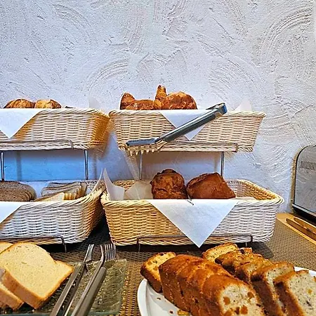 Hotel Contact Solana, Mendesfrance 3*