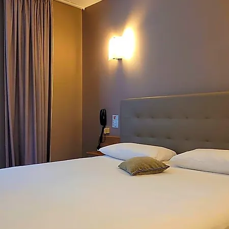 Contact Solana, Mendesfrance Hotel 3*