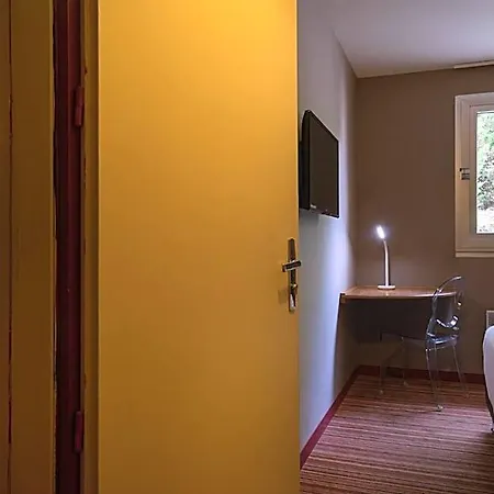 Hotel Contact Solana, Mendesfrance 3*