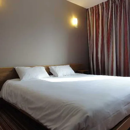 Contact Solana, Mendesfrance 3* Niort