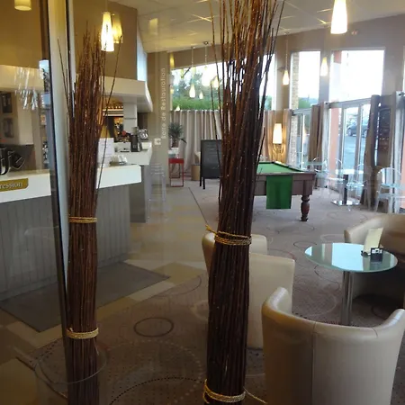 Contact Solana, Mendesfrance Hotel