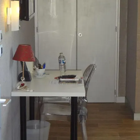 Contact Solana, Mendesfrance 3* Niort