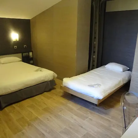 Hotel Contact Solana, Mendesfrance 3*