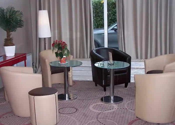 Contact Solana, Mendesfrance Hotel 3*