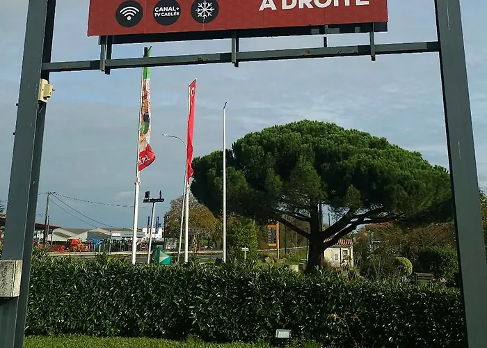 Contact Solana, Mendesfrance Hotel