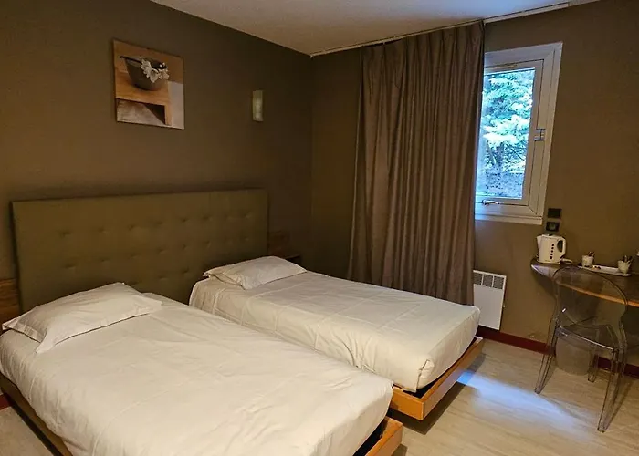 Contact Solana, Mendesfrance Hotel