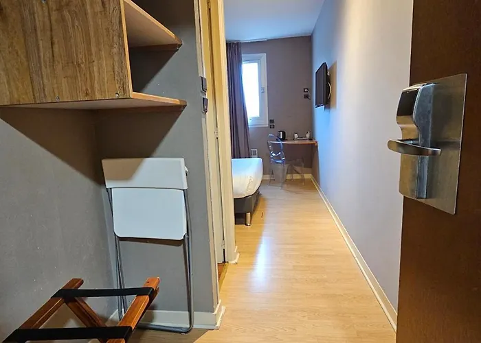 Contact Solana, Mendesfrance Hotel