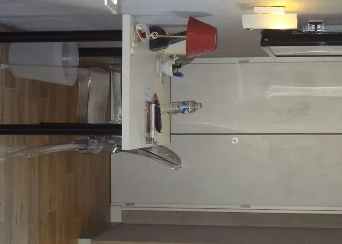 Contact Solana, Mendesfrance Hotel