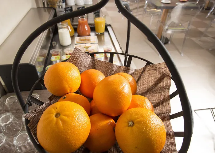 Contact Solana, Mendesfrance Hotel