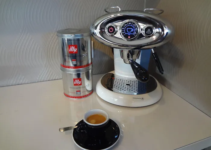 Contact Solana, Mendesfrance Hotel