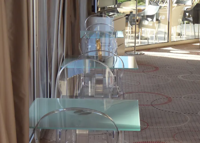 Contact Solana, Mendesfrance Hotel